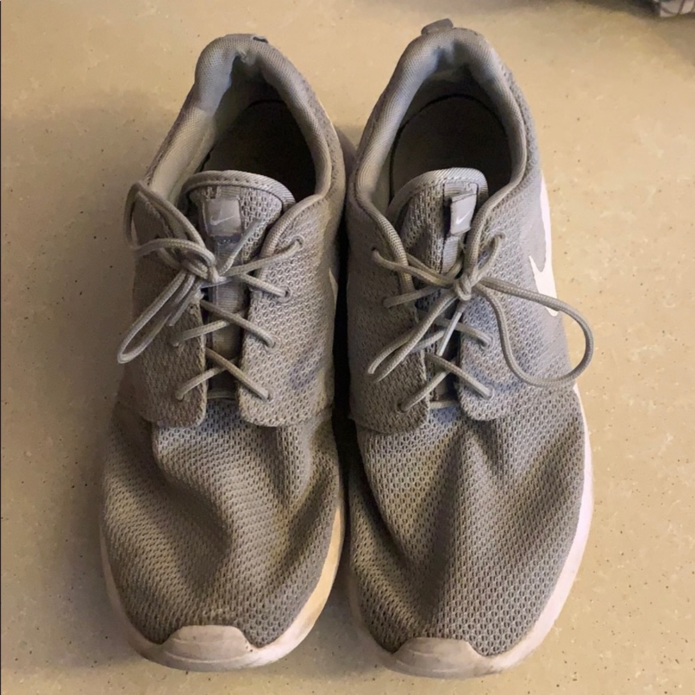Nike Frees - Grey